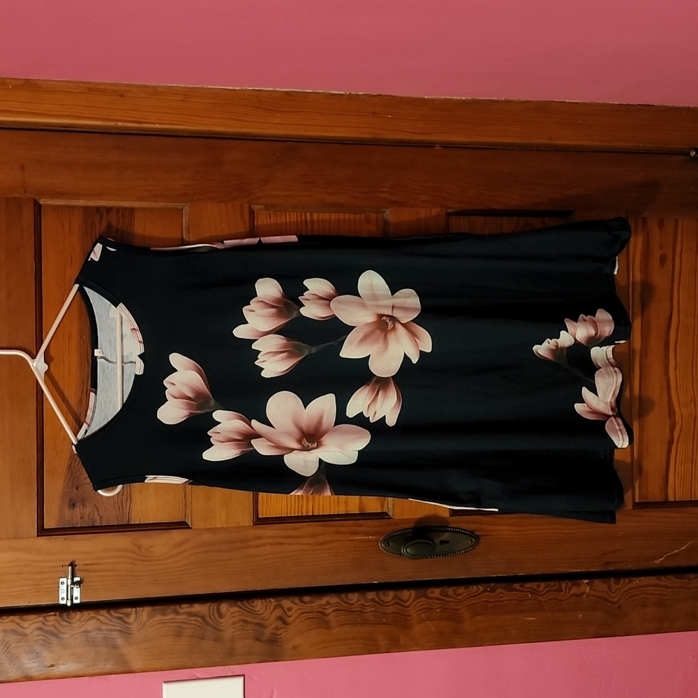 Woman's Plus Navy Floral Tank Dress with Pockets. Size 3XL